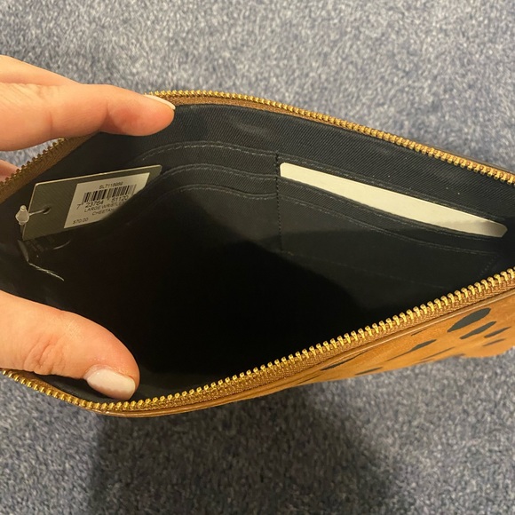 NWT fossil clutch - Picture 5 of 6